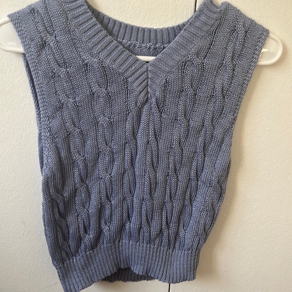 LIGHT BLUE SWEATER VEST